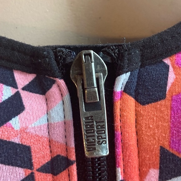 Sz 34B Victoria’s Secret VSX Geometric Knockout Sports Bra - Picture 5 of 7